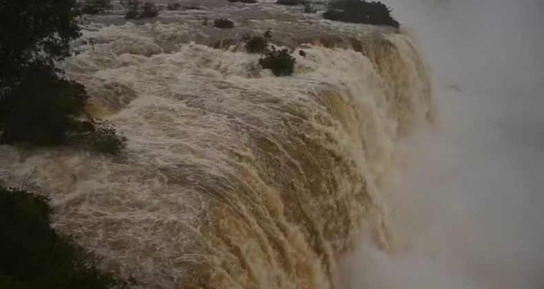 Vazão das Cataratas do Iguaçu continua subindo e chega a 7,5 milhões de litros por segundo